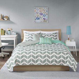Intelligent Design Nadia King/Cal King Size Quilt Bedding Set - 5 Piece Teal